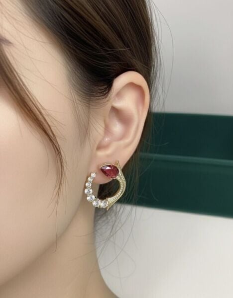 Kırmızı Taş Detaylı